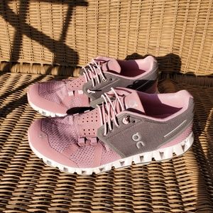 ON CLOUD Women's US 7 running shoes